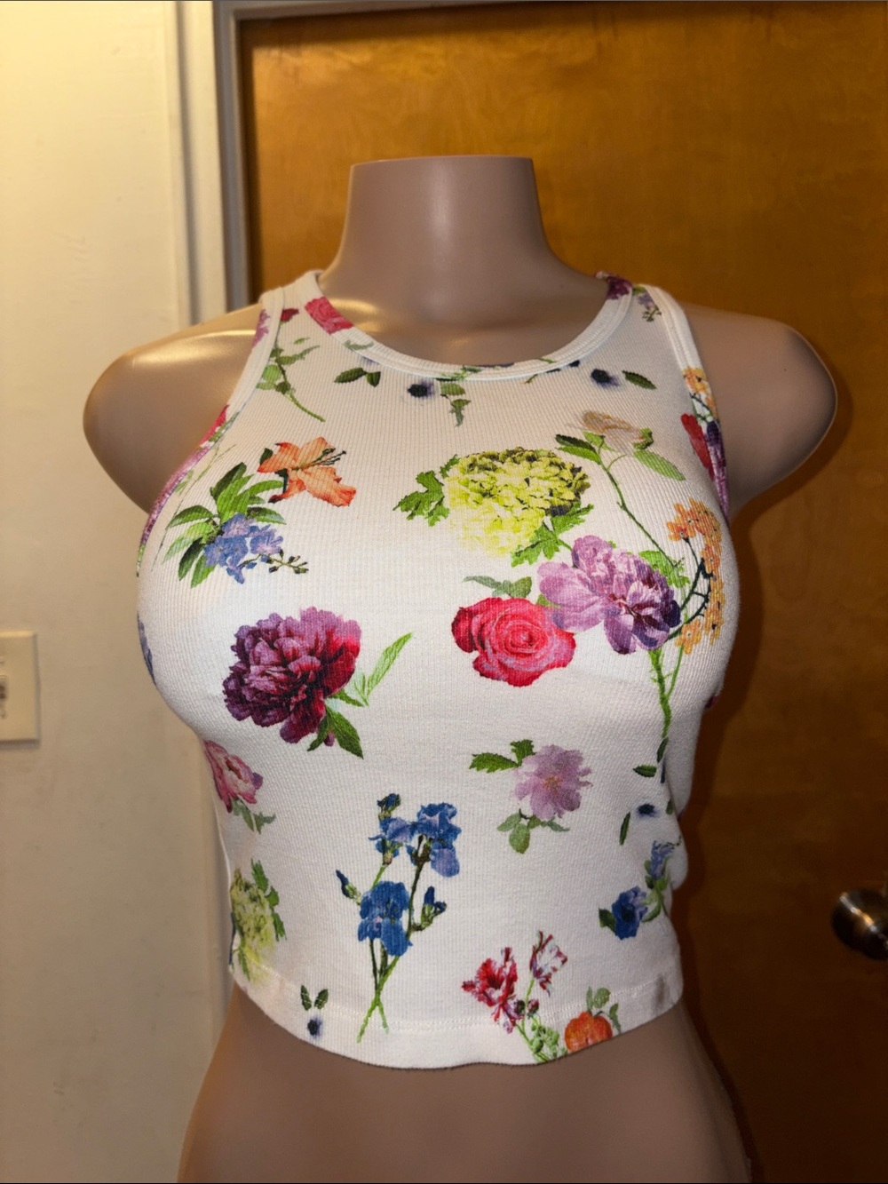 Alice + Olivia White Floral Ribbed Crop Tank